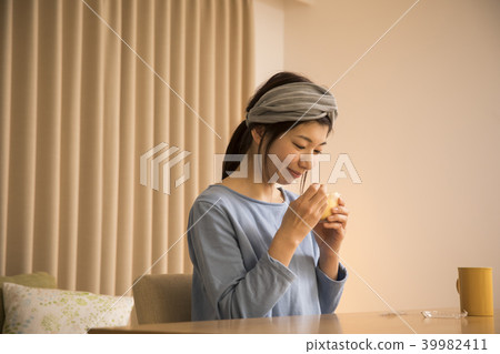 A woman enjoying sweets 39982411