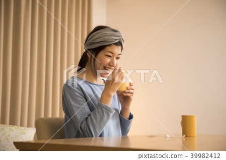 A woman enjoying sweets 39982412
