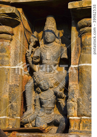 Carved idols on the Gopuram of Nataraja Temple 39982538