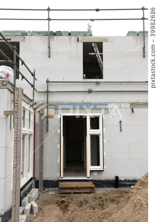 Building site with house under construction 39982686