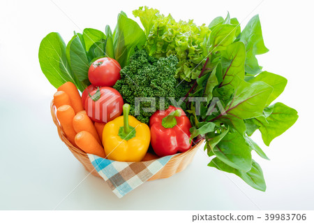 Nutritious green and yellow vegetables 39983706