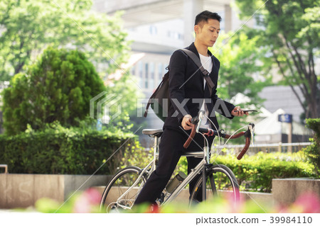 青年騎公路自行車 青年騎公路自行車 39984110