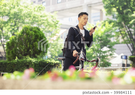 青年騎公路自行車 青年騎公路自行車 39984111
