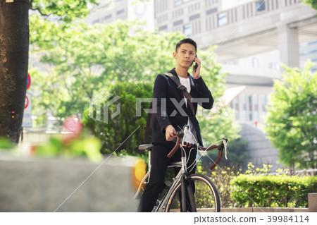 青年騎公路自行車 青年騎公路自行車 39984114