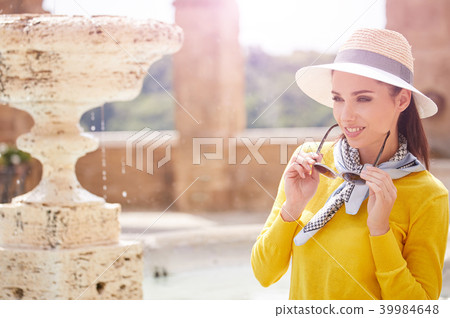 The tourist visits a small Italian town 39984648
