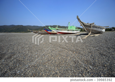 Fishing vessel 39985392