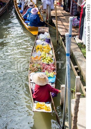 Damnoen Saduak floating market Damnoen Saduak floating market 39985483