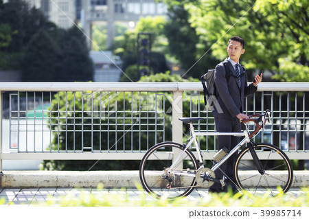 Business man commuting by bicycle 39985714