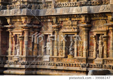 Carved idols, outer wall of Airavatesvara Temple Carved idols, outer wall of Airavatesvara Temple 39986147
