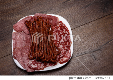 Different sausages of slicing 39987484