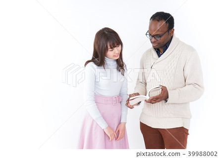 A young woman who guides foreign tourists in English 39988002