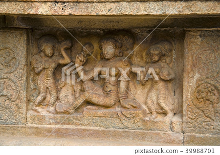 Carved idol, Airavatesvara Temple, Darasuram  39988701
