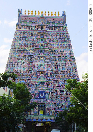 Colorful idols on the Gopuram, Sarangapani Temple 39988866