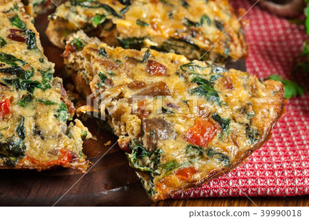 Frittata made of eggs, mushrooms and spinach Frittata made of eggs, mushrooms and spinach 39990018