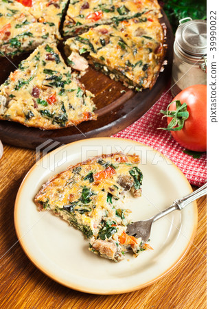 Portion of frittata made of eggs and mushrooms 39990022