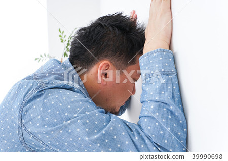 Men who suffer from illness Men who suffer from illness 39990698