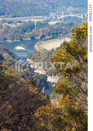 Gorge of autumn leaves Shinto Gorge Gorge of autumn leaves Shinto Gorge 39991125
