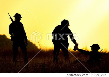 Soldier holding weapons overhead after get victory 39991204