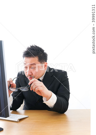 從長時間工作，工作方式改革累了的商人 39991311