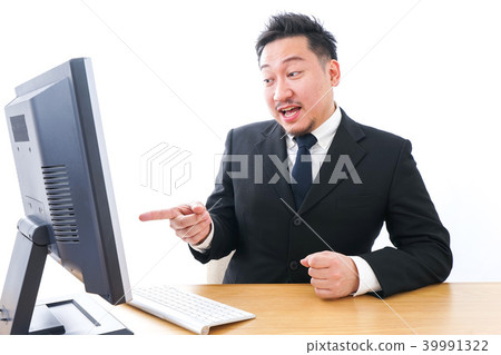 責罵在個人計算機前面的商人 責罵在個人計算機前面的商人 39991322