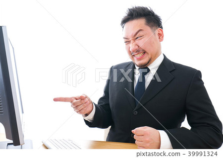 責罵在個人計算機前面的商人 39991324
