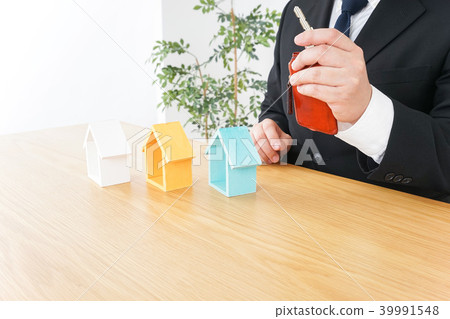 House and key 39991548