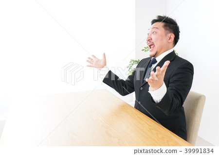 Surprised businessman 39991834