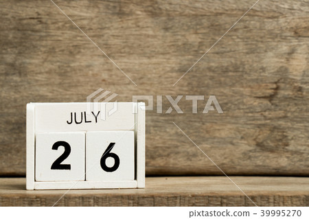 White block calendar present date 26 and July White block calendar present date 26 and July 39995270