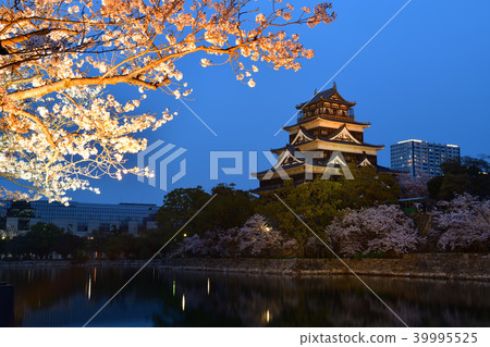 Spring Hiroshima Castle Spring Hiroshima Castle 39995525