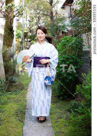 Yukata woman Yukata woman 39995593