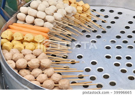 steamed meatballs at street food 39996665