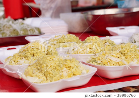 Thai dessert soybean with coconut 39996766