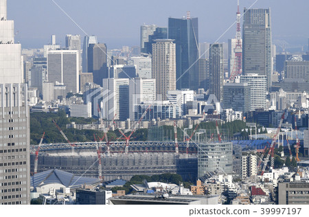 看日本東京的城市景觀“正在建設中的新國家體育場” 看日本東京的城市景觀“正在建設中的新國家體育場” 39997197