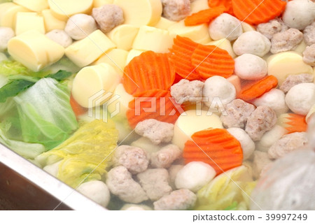 Soup with tofu and minced pork Soup with tofu and minced pork 39997249