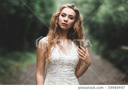 Beautiful luxury bride in elegant white dress Beautiful luxury bride in elegant white dress 39998497