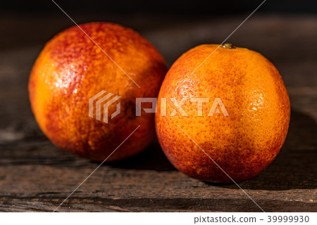 Whole ripe juicy Sicilian Blood oranges Whole ripe juicy Sicilian Blood oranges 39999930