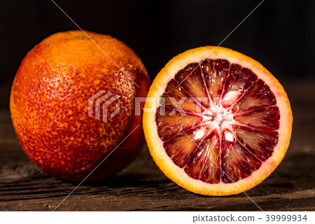 Whole and cut ripe juicy Sicilian Blood oranges 39999934