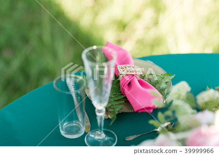Pink napkin with a patterned clip. table setting Pink napkin with a patterned clip. table setting 39999966