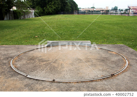 Shot put circle from behind 40002752