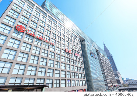 在新宿南口站前的城市風景風景 40003402