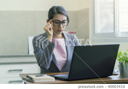 Confident Young businesswoman working in office 40003410