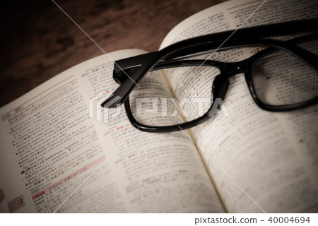 A dictionary 40004694
