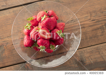 一個草莓 一個草莓 40005369