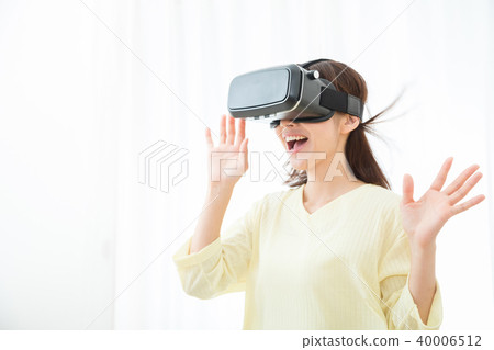 VR wearing goggles virtual reality VR virtual reality latest technology virtual reality 40006512