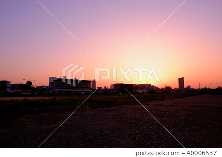 Race course at dusk Race course at dusk 40006537