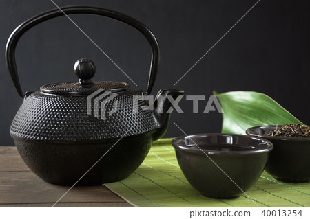 Green tea with black china kettle. Chinese tea. Green tea with black china kettle. Chinese tea. 40013254
