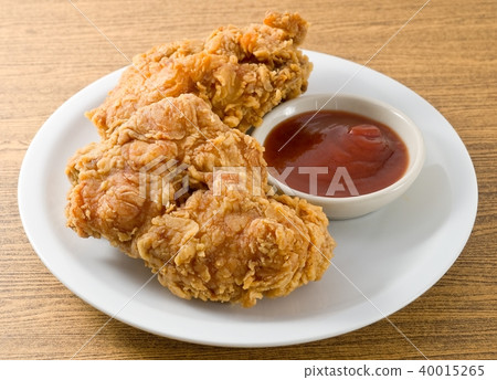 Deep Fried Chicken with Sauce on A White Dish Deep Fried Chicken with Sauce on A White Dish 40015265