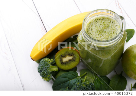 Green detox smoothie Green detox smoothie 40015372