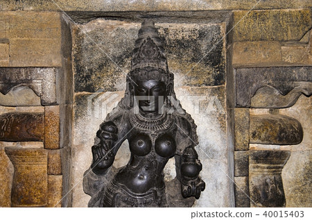 Carved idol, Airavatesvara Temple, Darasuram Carved idol, Airavatesvara Temple, Darasuram 40015403