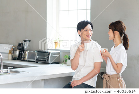 一對年輕夫婦 40016614